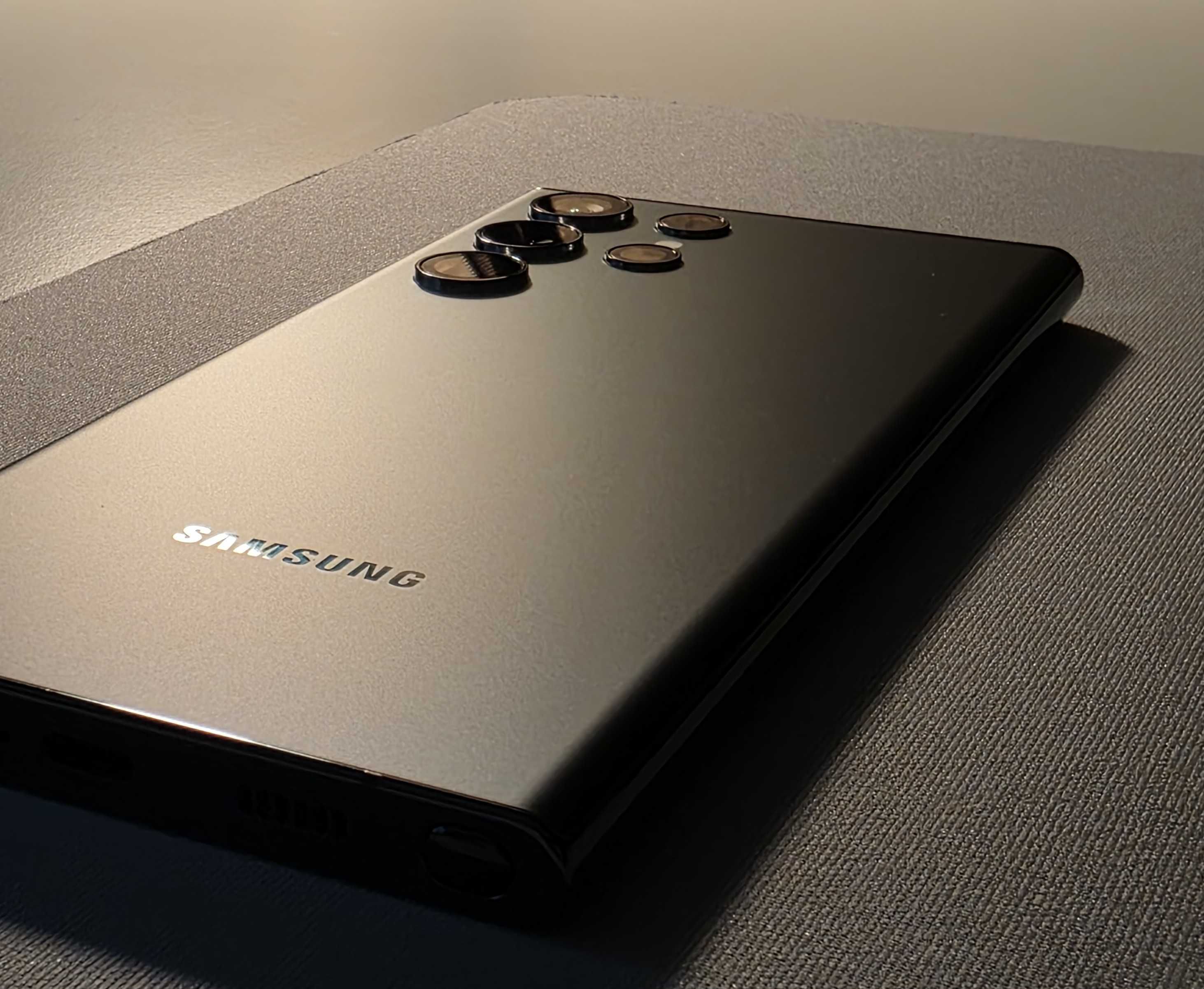 Samsung S22 Ultra 256GB - Зелен, Безупречно състояние, Обновен