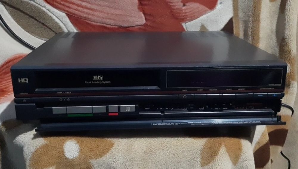 Vând videorecorder goldstar în stare bună