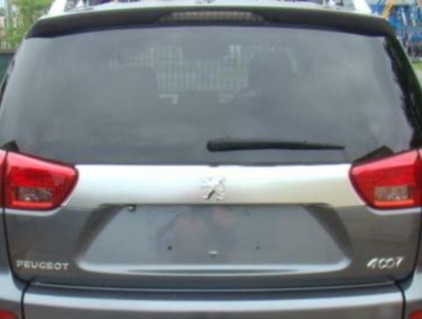 Haion Peugeot 4007 - fără lunetă.Stare inreprosabila, fără zgârieturi.