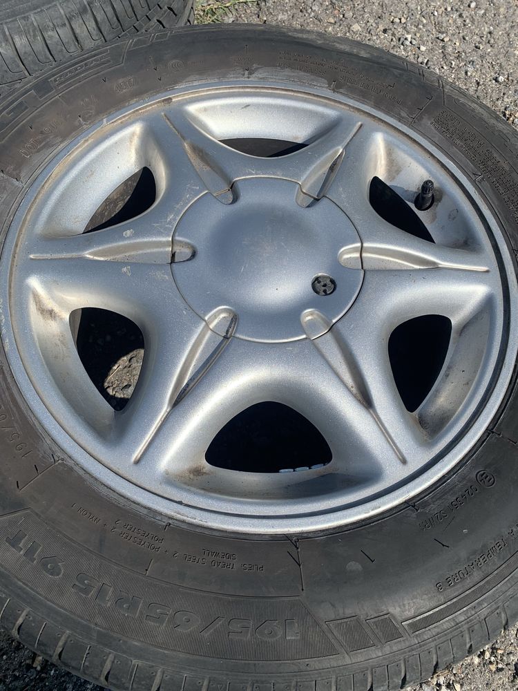 Гуми с джанти рено renault 195/60R15