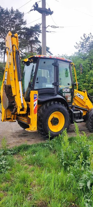 Vând buldoexcavator jcb 3cx