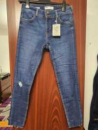 Blugi jeans slim fit push up Bershka 28 noi