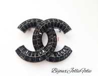 * Brosa Chanel *