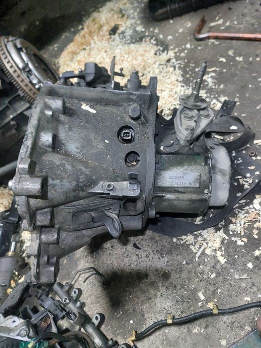 Останали части за Пежо 307 2.0 хди