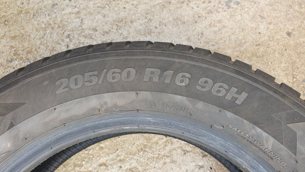Vând set de 4 anvelope de iarnă Kumho WinterCraft WP52,