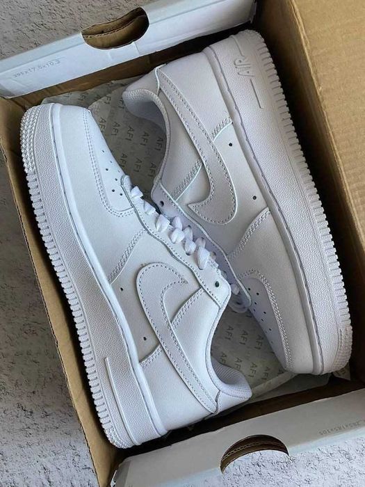 Airforce 1 Low Triple White Adidasi Nike Albi Sport