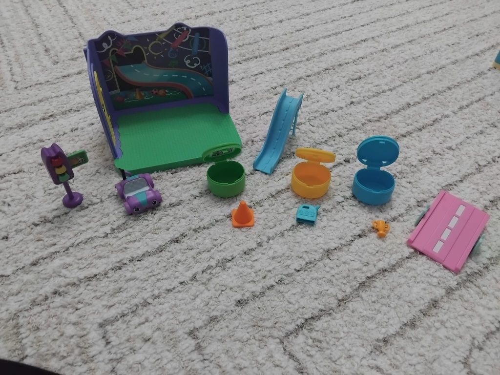 Vand Casuta lui Gabby + 5 camere + terasa