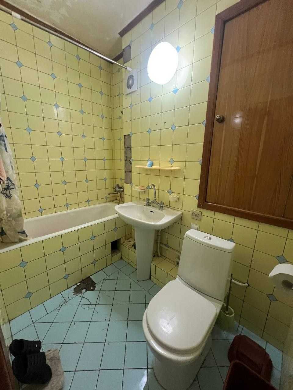 Госпитальный Базар ул.Авлие Ота,Нукусская быв.маг.школьники 84 кв.м