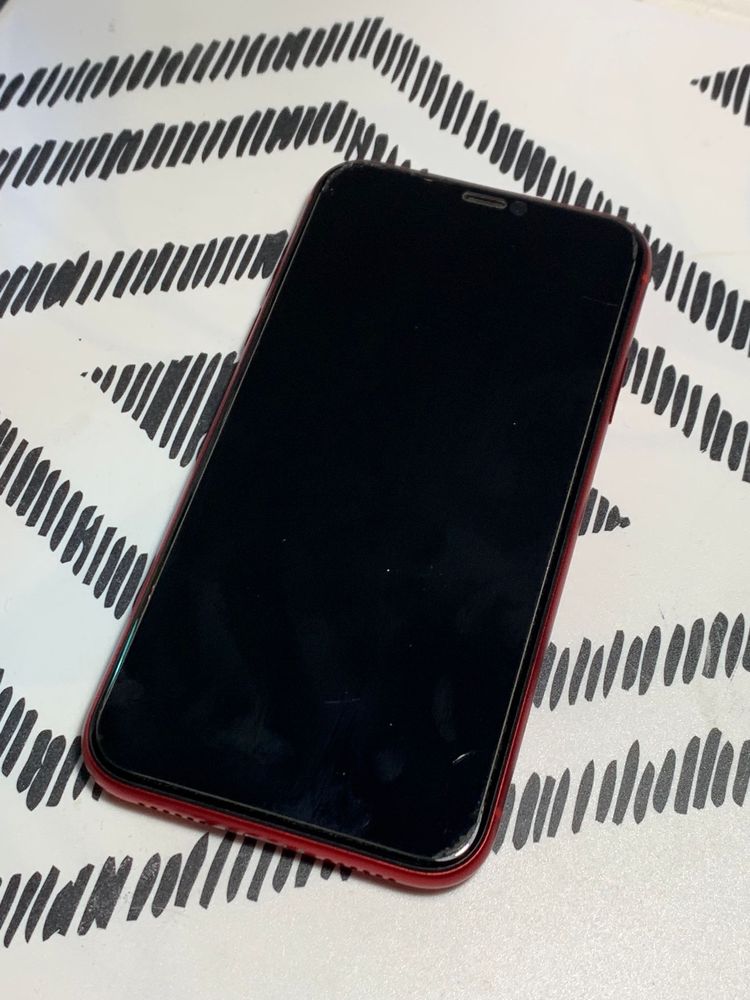 Vând/Schimb Iphone 11 64 GB Red