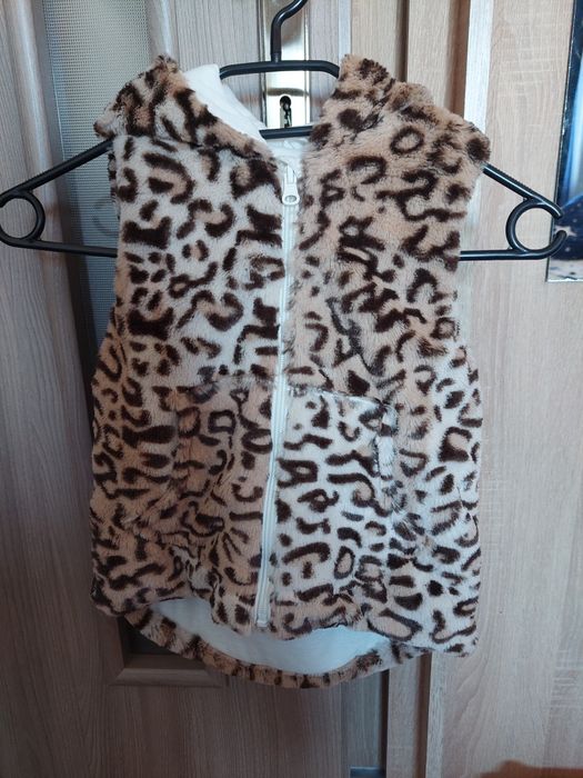 Vesta de blanita pentru fetite