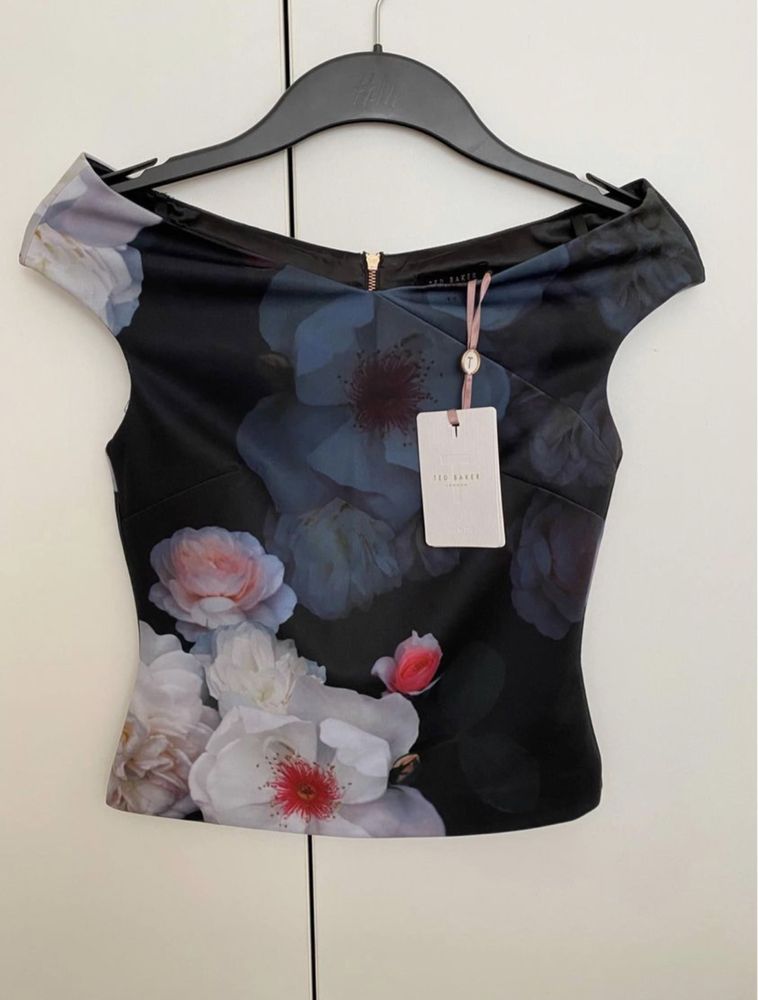 Top Ted Baker cu eticheta