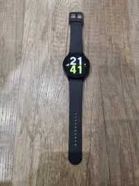 Смарт часовник Samsung Galaxy Watch 5