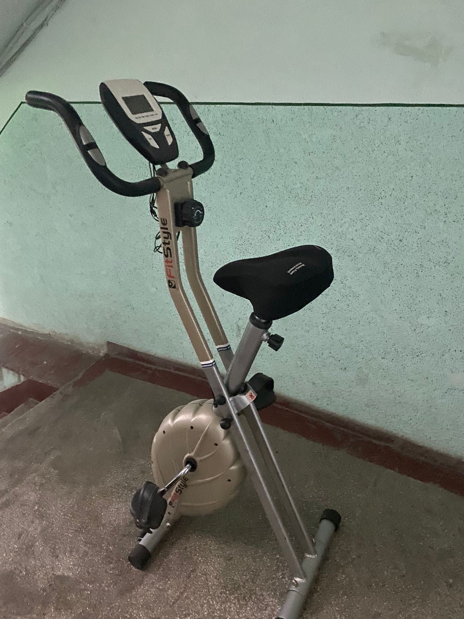 Bicicleta fitness pliabila