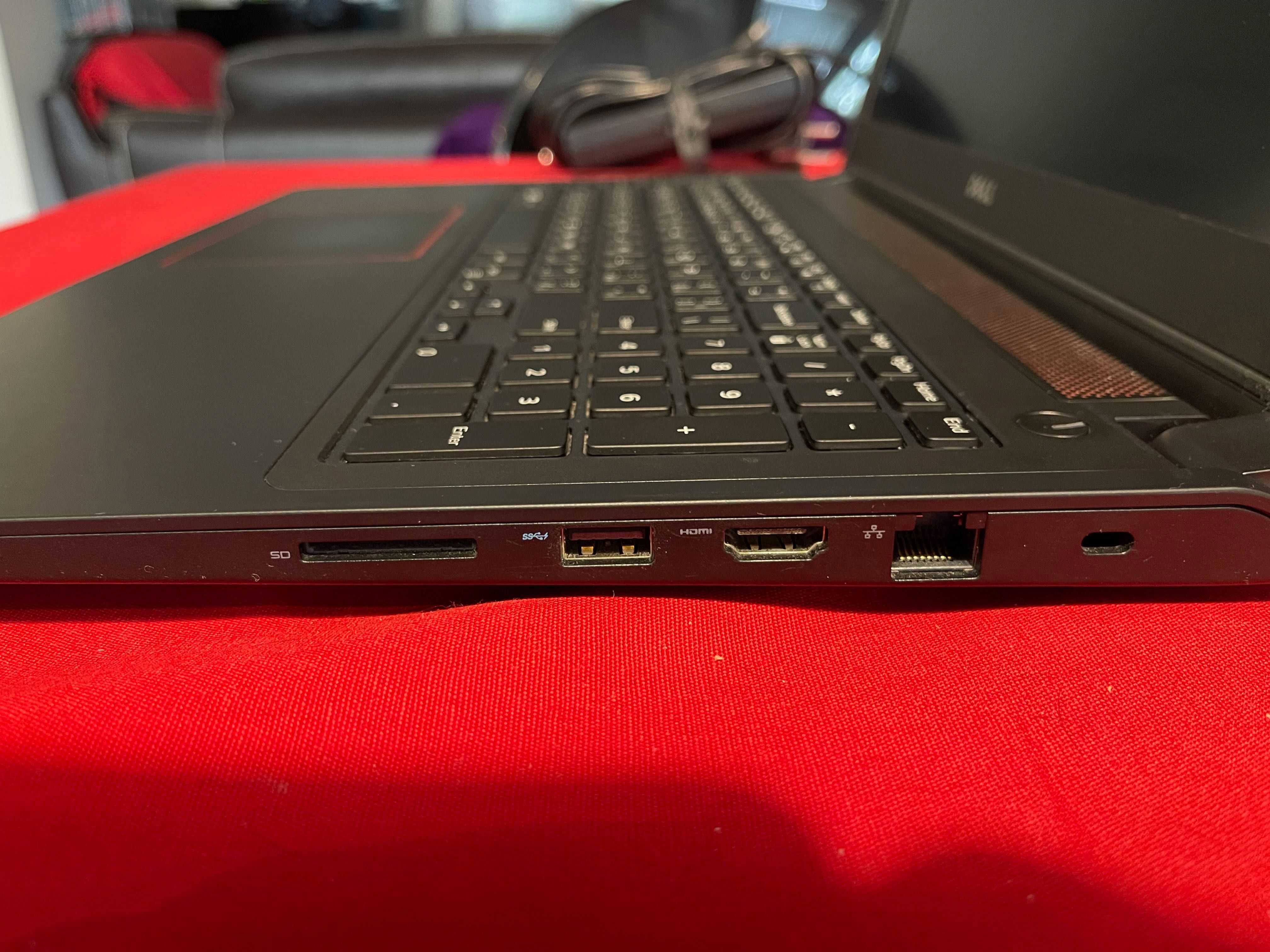 Геймърски лаптоп Dell Inspiron 7559