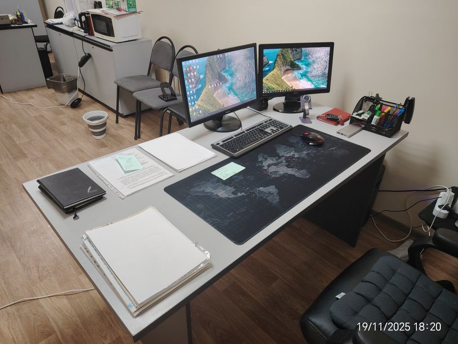 Офисный стол для работы