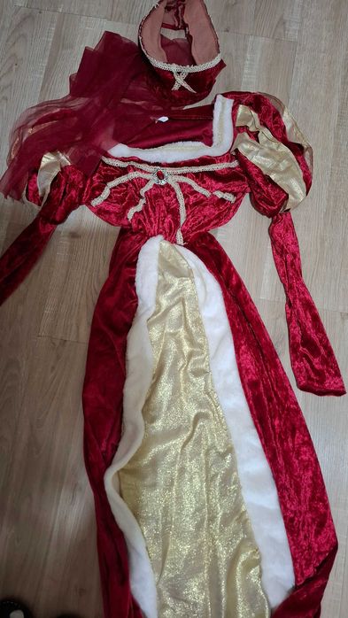 Карнавална рокля