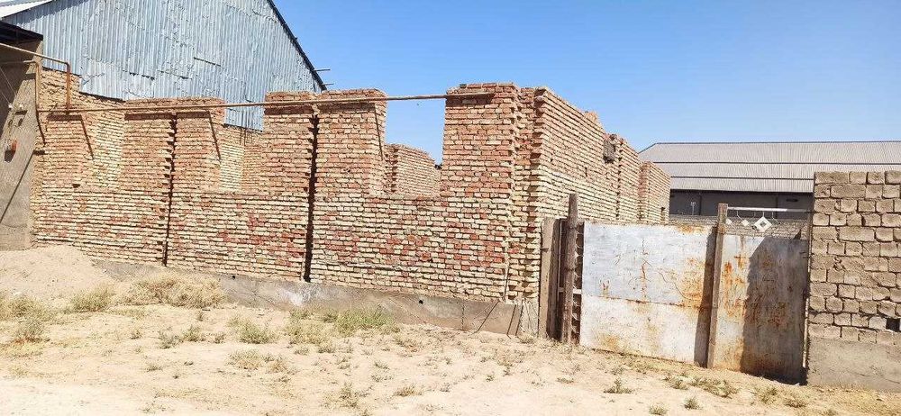 Qrulishi tugallanmagan Uy sotiladi