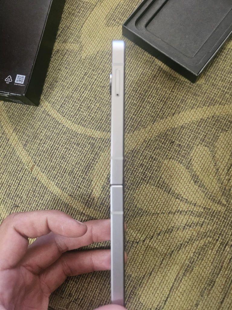 Samsung  galaxy Flip 6
