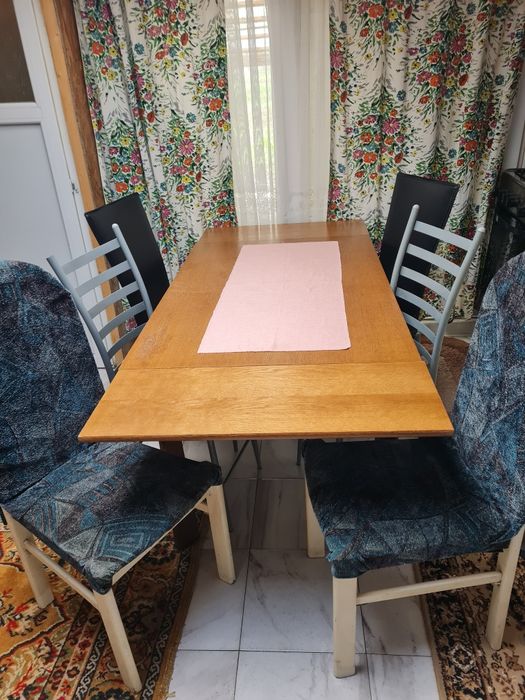 Masă de lemn extensibilă