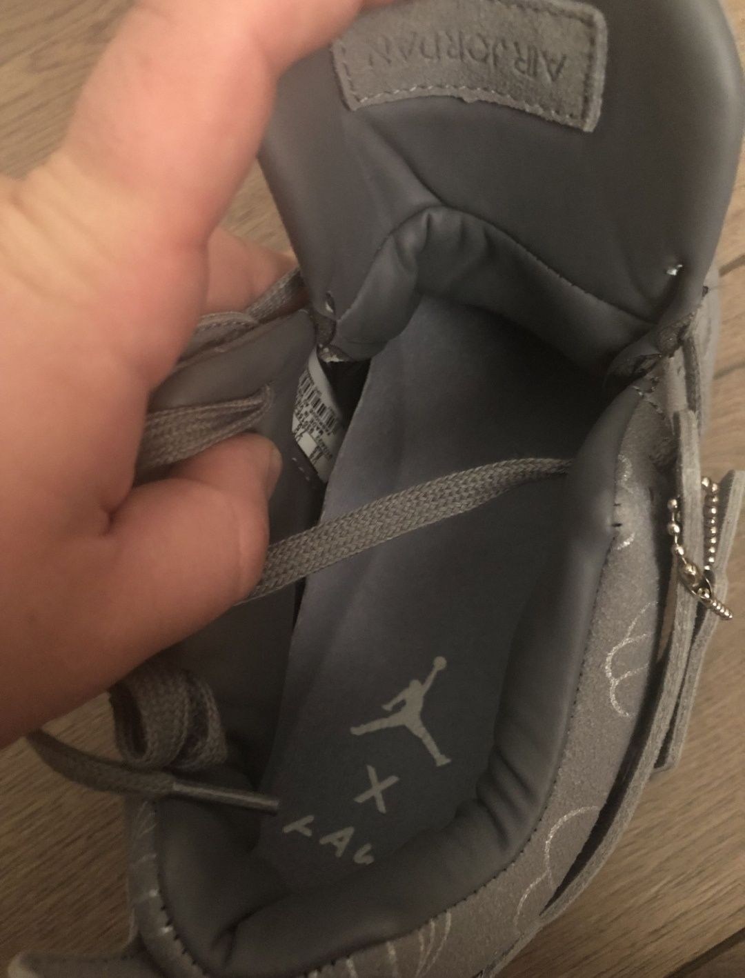 Air jordan 4 retro kaws
Marimea 42