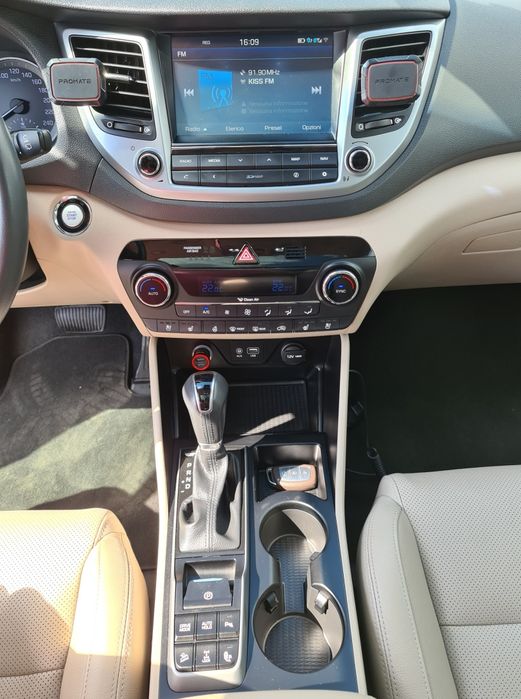 Vând Hyundai Tucson Motor 2.0 185cp