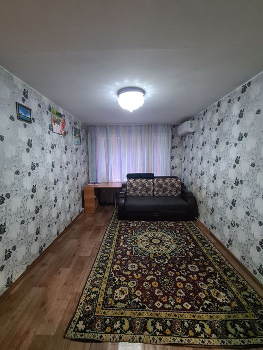 Продам 2-х комн квартиру в 7 мкр ул. 50 лет октября 90