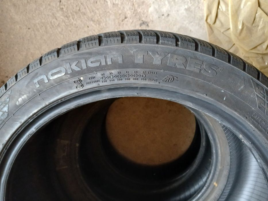 Зимни гуми 18цола Nokian-225/45/18-6мм-грайфер. 2021година