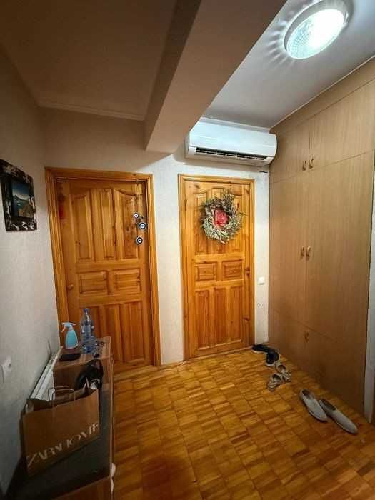 77 серия/ метро ХАМЗА/ 3 комнатная
