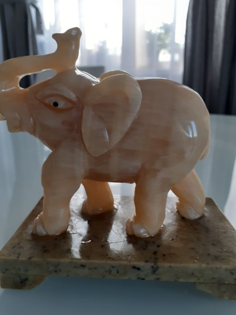 Vand statueta elefant