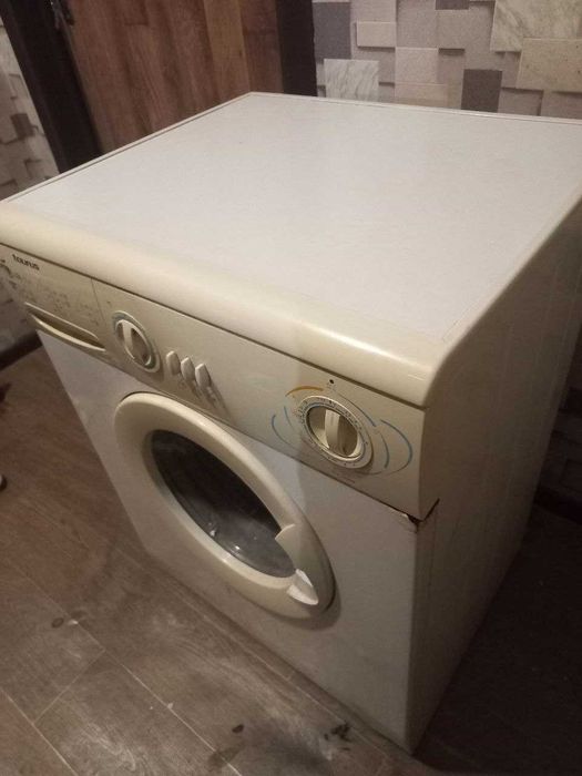 Стиральная машина на запчасти (TAURUS)