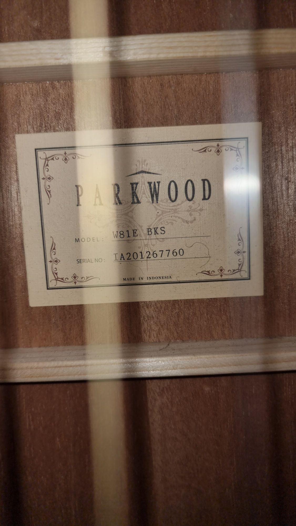 Продам гитару Parkwood w81E-kbs