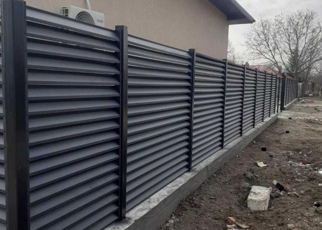 Executam garduri și porți la comanda