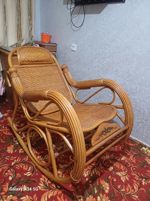 Кресло качалка из ротанга