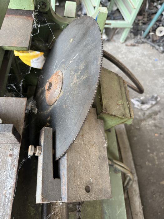 Utilaj de taiat profile metalice