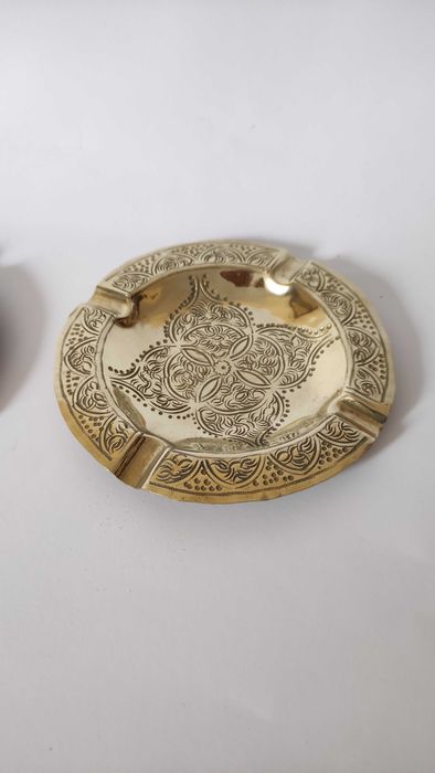 2 гравирани пепелника от месинг с маркировка