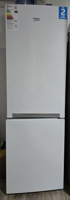 Продам холодильник, стиральную машинку и стол.