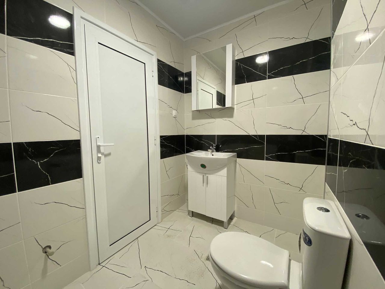 Продава се Двустаен апартамент в Варна, Възраждане 1 - 60 кв.м за 9 €/кв.м - Снимка #9