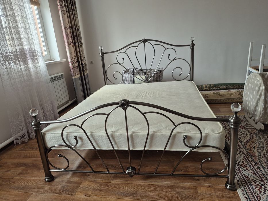 Продаётся кровать железный