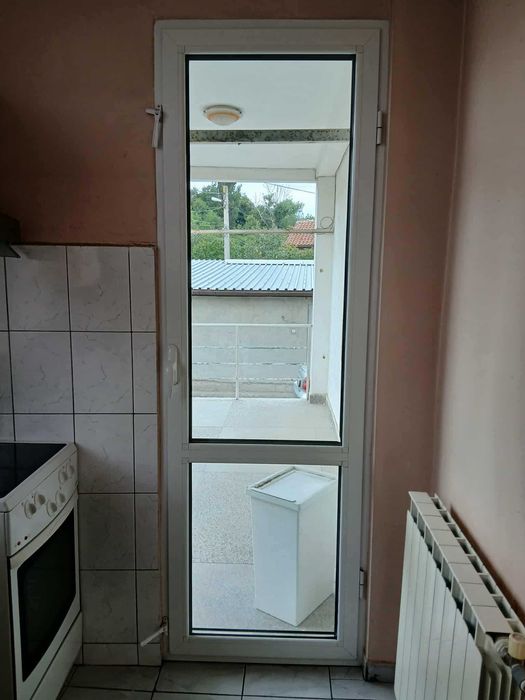 Продавам алуминиева врата