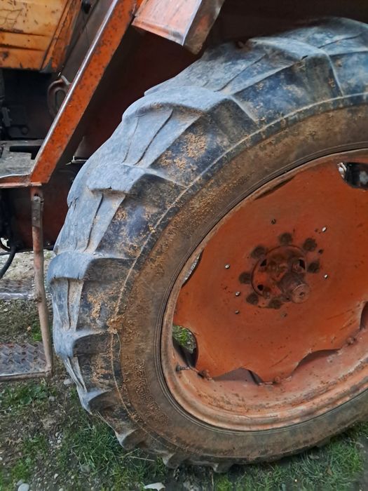 Cauciucuri de tractor 15-5-8