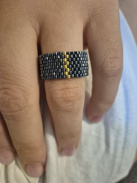 Inel handmade cusut manual cu mărgele miyuki, detalii placate cu aur