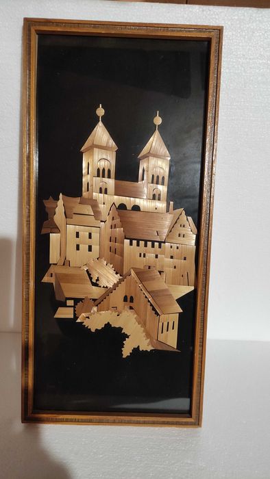 Уникална картина с къщи в дървена рамка и стъкло