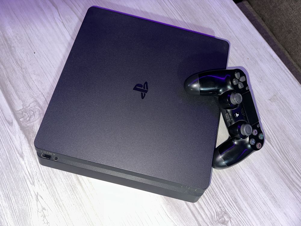 Playstation 4 slim, с топ играми, работает идеально!