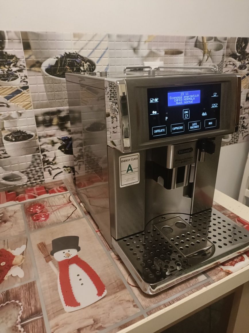 Aparat/automat/masina/espresor/expresor de cafea delonghi primadonna