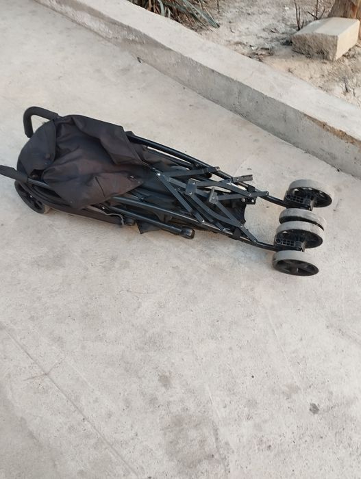 Коляска трость чёрного цвета