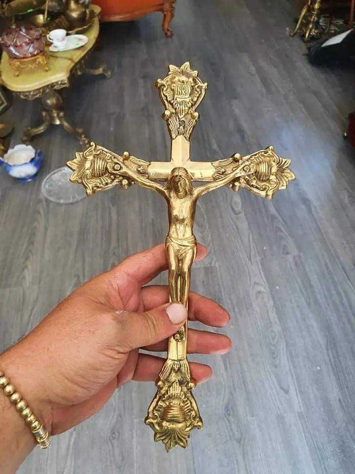 Crucifix din bronz aproximativ 400 g