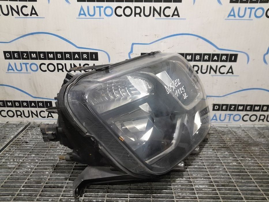 Far Dreapta Dacia Duster Facelift 2014 - 2017 SUV 4 Usi (1125) Fara xenon