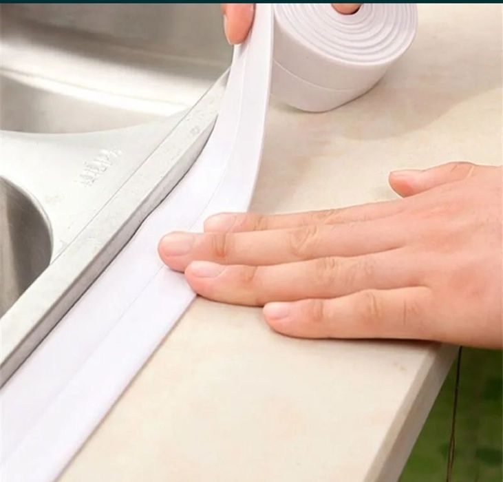 Banda adeziva de etansare alba izolații sanitare 3.2m lungime x3,8cm