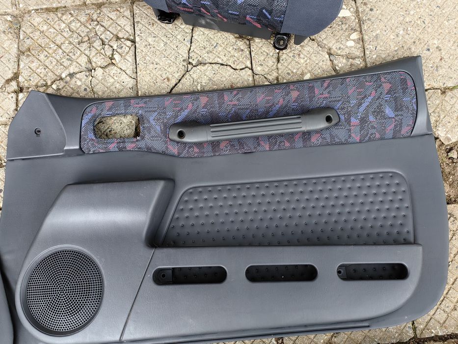 Салон от RAV 4 FACELIFT (Първа генерация). 1995 - 2000 рав 4 салон