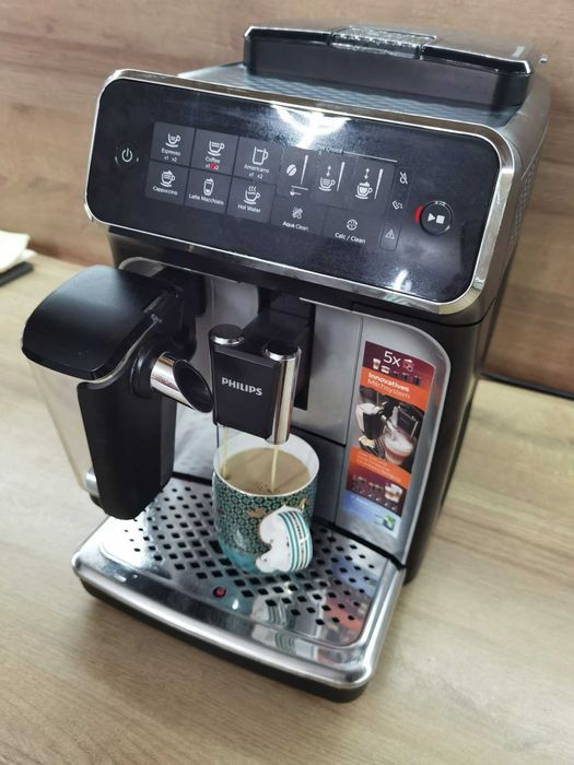 Каферобот Philips 3200 с чисто нова кана за мляко
